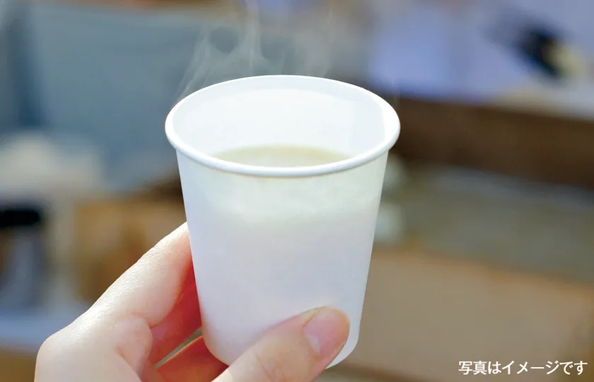 「カネジュウ」の甘酒ふるまい