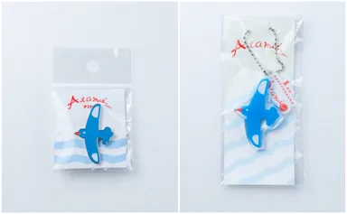 (左)ピンバッチ　(右)アクリルキーホルダー