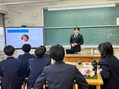 特別授業を行う、エム・トゥ・エム　営業部　伊藤優大