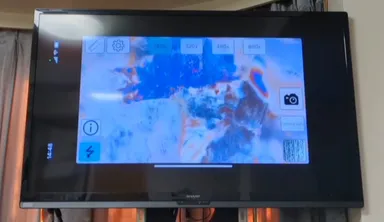 スマホとテレビをワイヤレスで接続すれば、大画面でみんなで観察することもできる