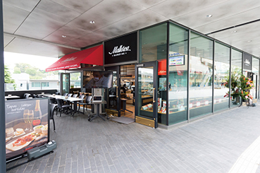 esencia スタッフと店内の様子