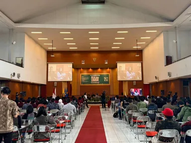 SANGGA BUANA UNIVERSITYでの講義の様子(2)