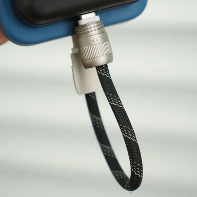 ケーブル外装には TPE素材を採用