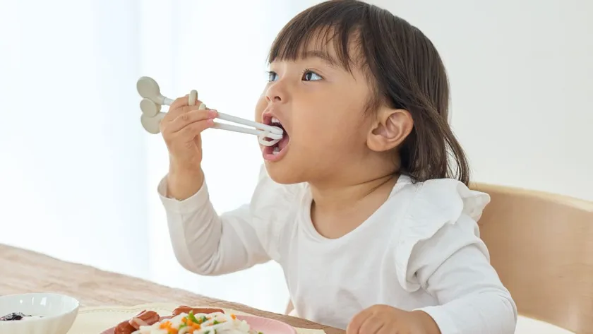 フォークも箸も滑り落ちない