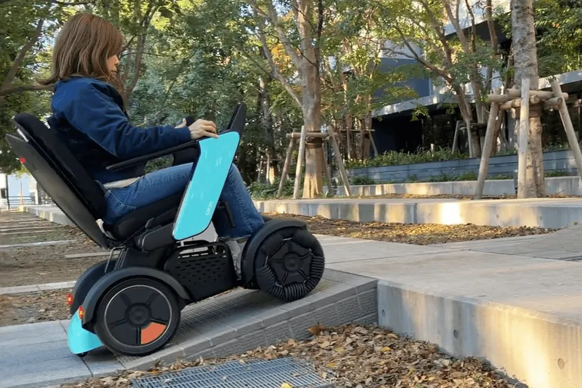 「たのシーモ」乗車イメージ(坂道)