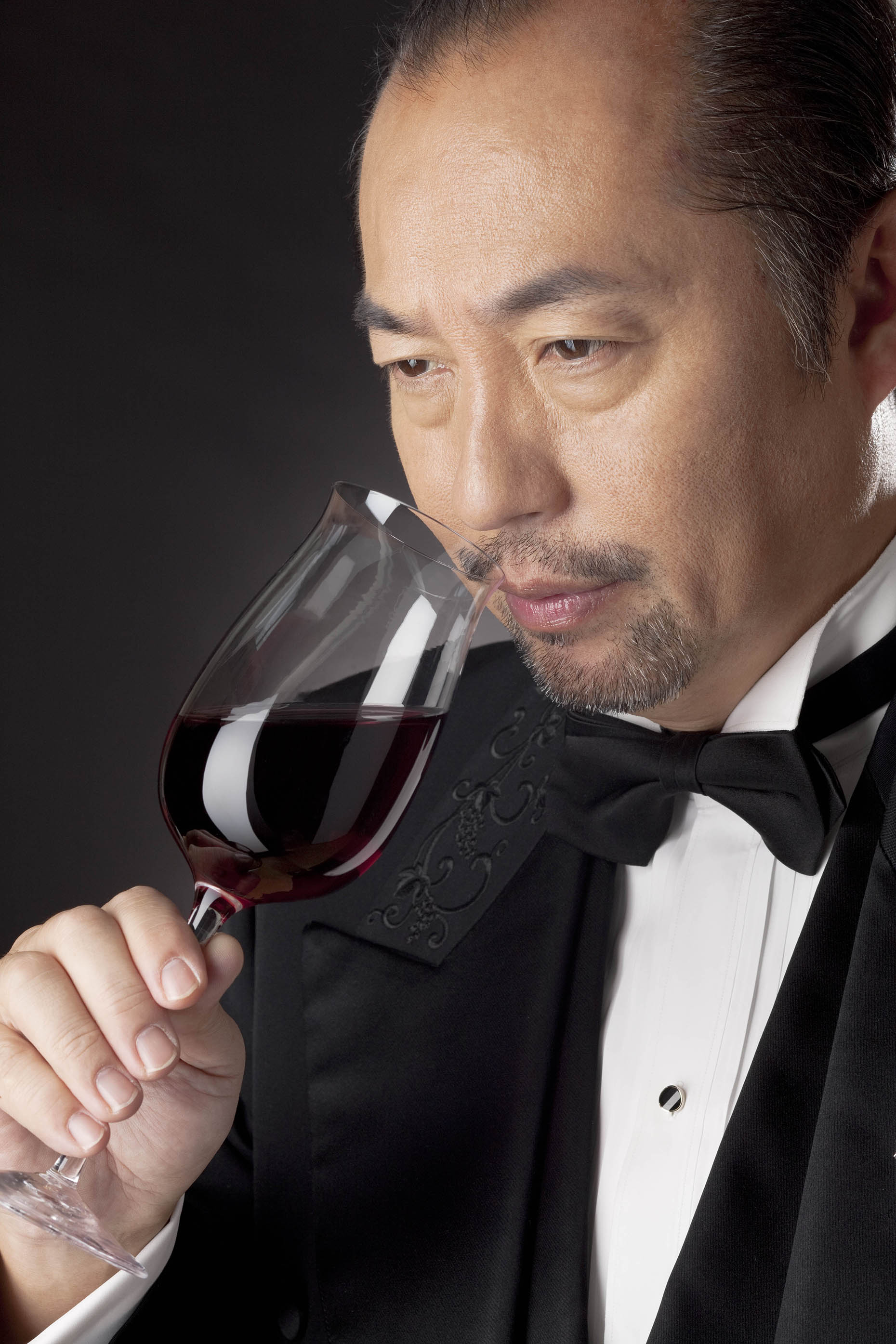 価格は安く ワイン生活 楽しく飲むための200のヒント 田崎真也 平成21年6月1日新潮文庫 226ページ 