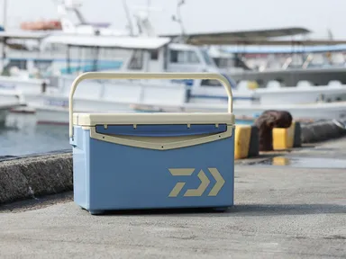 漁業系プラスチックを再生利用した循環型クーラーボックス(※画像は試作品)