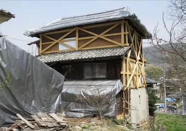 離れの応急的な構造補強工事