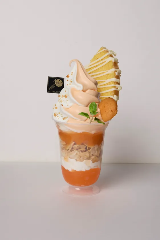 【とみたメロンハウス】「贅沢ふらのメロンパフェ」