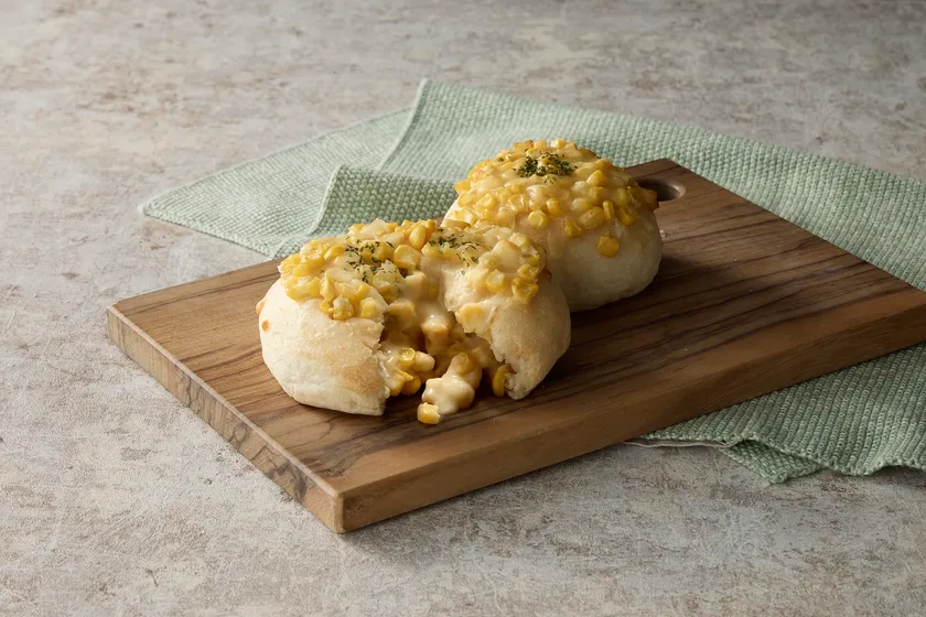 【イルマットーネアルル】「こぼれとうきびパン コンポタ～美瑛コーン“スイートキッス”と北海道2種のチーズ～」