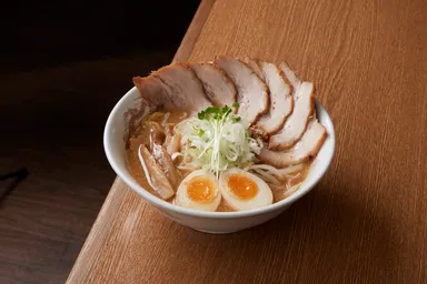 【北海道ラーメン 麺匠 双葉】「中札内産豚ばらチャーシュー白味噌らーめん」