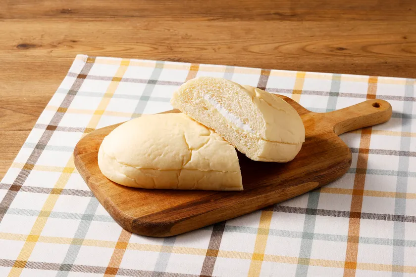 牛乳仕込みの白いコッペパン(ミルククリーム&ホイップ)