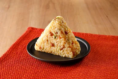 味仙名古屋駅店監修　大きなおにぎり　ニンニクチャーハン