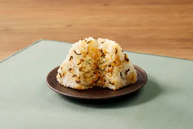 塩こんぶごはんとわさびツナマヨネーズおにぎり