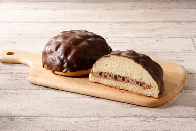 チョコにおぼれた大きなメロンパン(蒜山ジャージー牛乳使用)