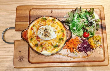 きのこのボロネーゼとベシャメルソースのドリアプレート