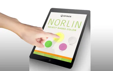 iPadから気になる色をタッチします