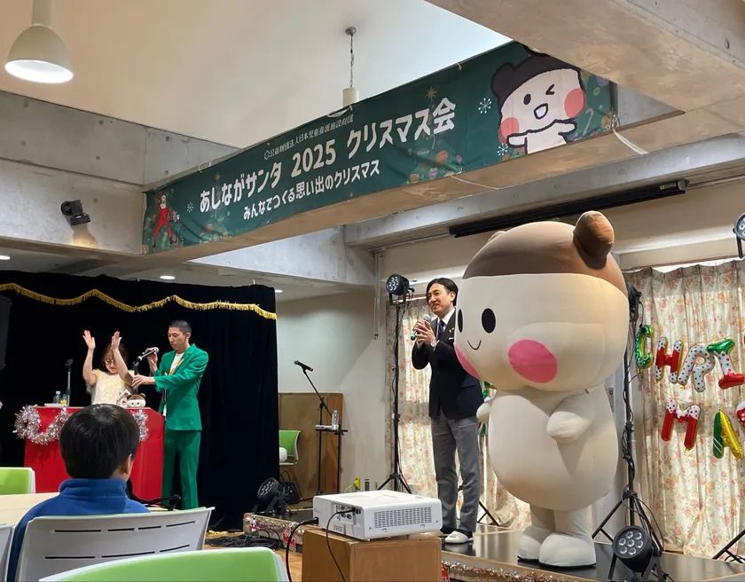 (公益財団法人 日本児童養護施設財団 理事長 江原 均より開催式での挨拶の様子)