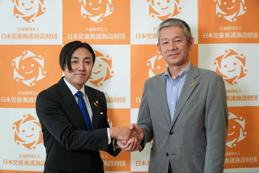 (左から 日本児童養護施設財団 理事長 江原均、全国児童養護施設協議会 会長 社会福祉法人至誠学舎立川 児童事業本部 副本部長・事務局長 高橋誠一郎)