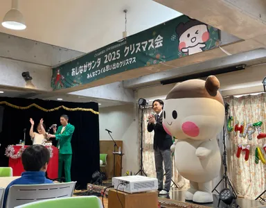 (公益財団法人 日本児童養護施設財団 理事長 江原 均より開催式での挨拶の様子)