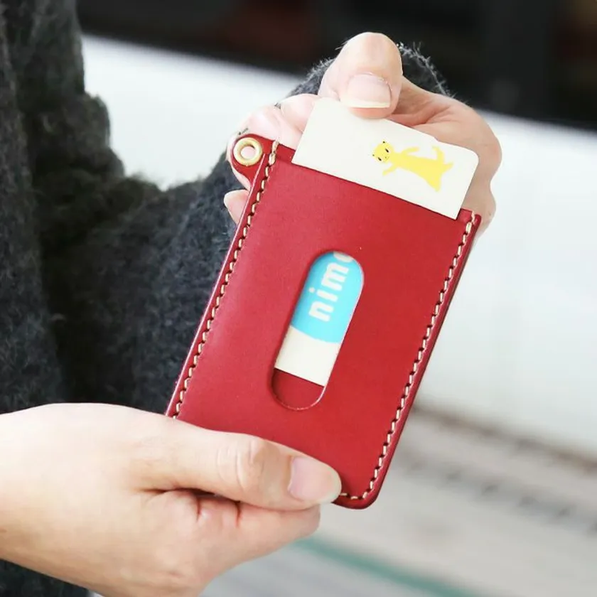 ハトメ付き縦型パスケース