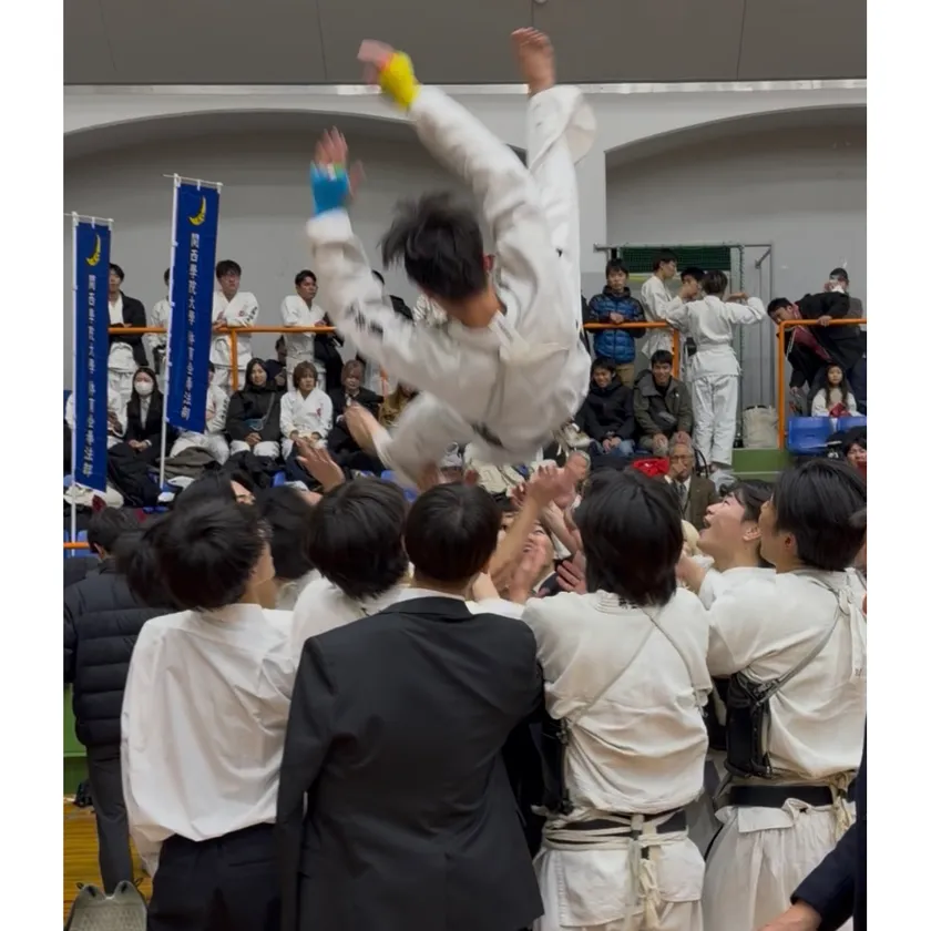 喜びを分かち合う仲間たち