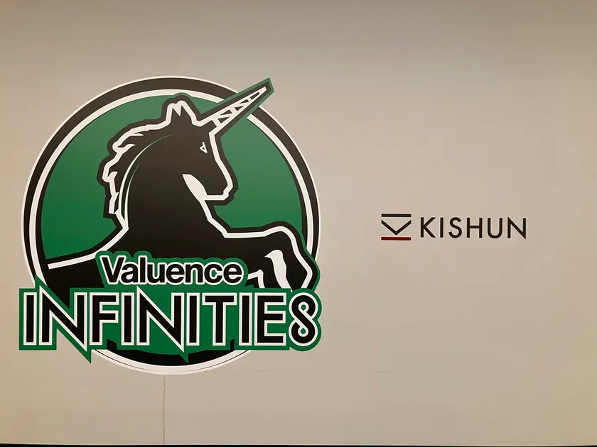 Valuence INFINITIESスタジオ内(KISHUNロゴ)