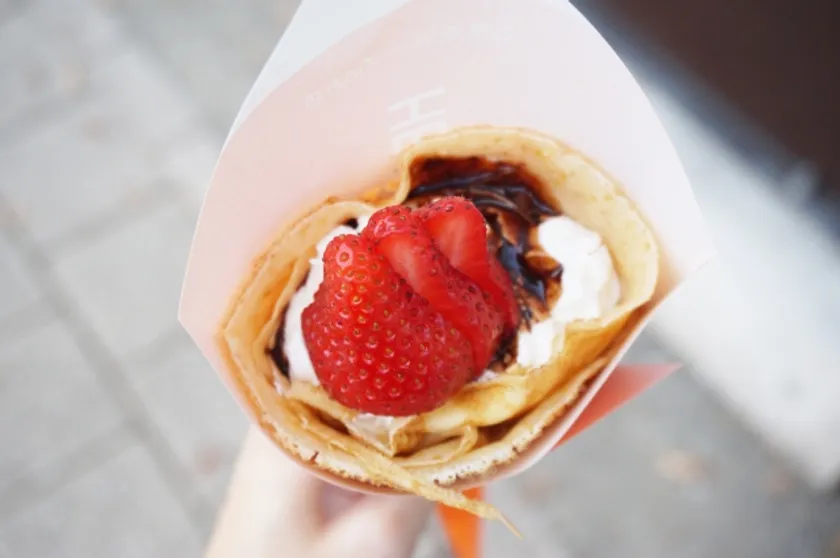 いちごクレープ