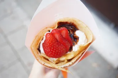 いちごクレープ