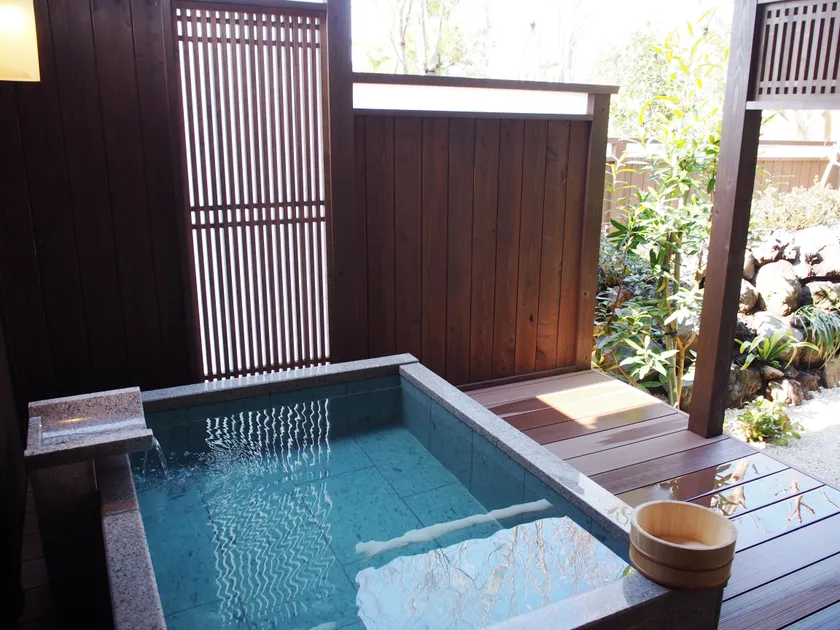 伊豆の天然温泉、露天風呂もあります