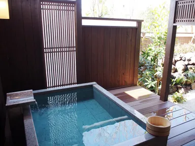 伊豆の天然温泉、露天風呂もあります