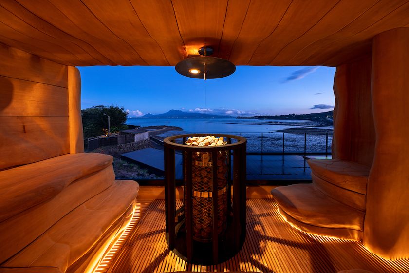 佐賀県 蟹御殿が「日本の小宿」10選に認定！
オーシャンビューと絶景サウナの宿