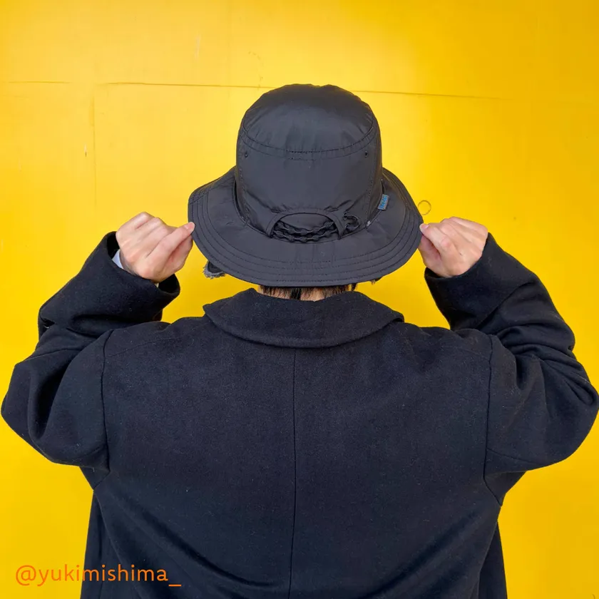 適度なコードの伸縮性でしっかりフィットします