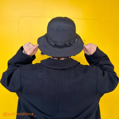 適度なコードの伸縮性でしっかりフィットします