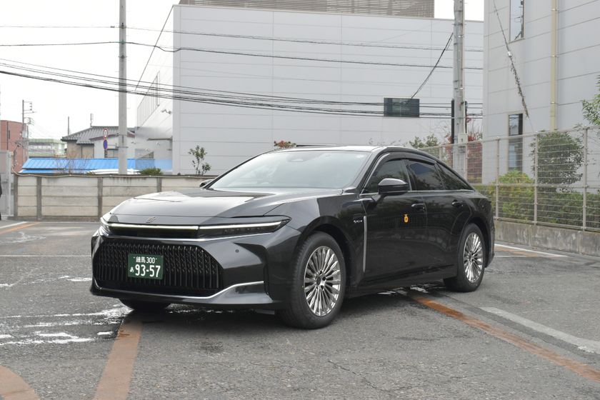 ～地球にやさしい環境づくりを目指し、
環境問題へ積極的に取り組みます～　
「燃料電池ハイヤー」の運行を開始！