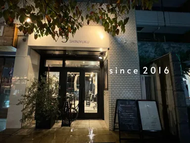 洗練された空間、√5 SHINJYUKU