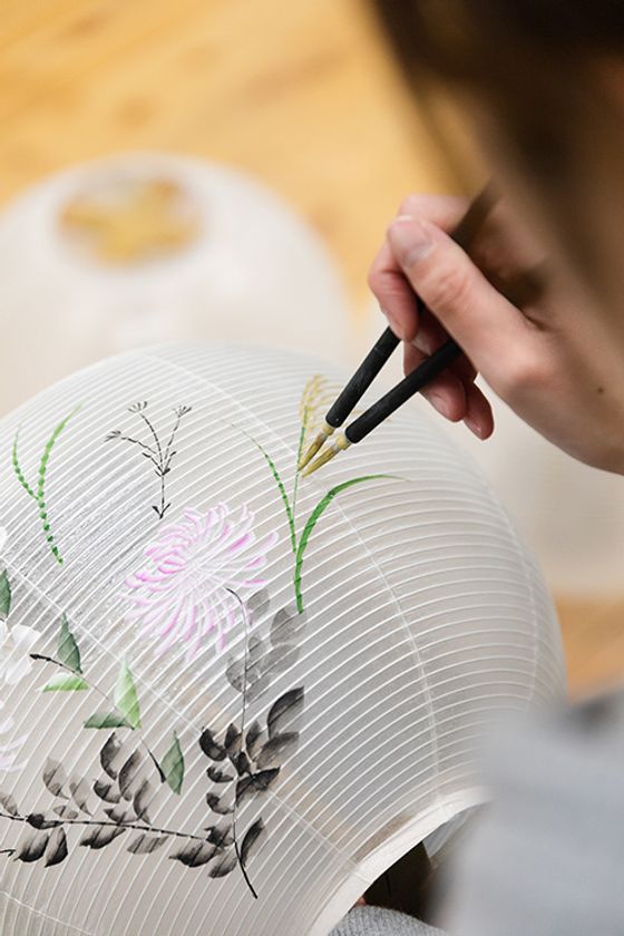 リビングデザインセンターOZONEで手仕事と出会う
「伝統の灯を現代の暮らしへ -職人とともに触れる工芸の世界-」
2026年2月7日(土)開催
(「八女提灯」の絵付け体験ワークショップも同日開催)