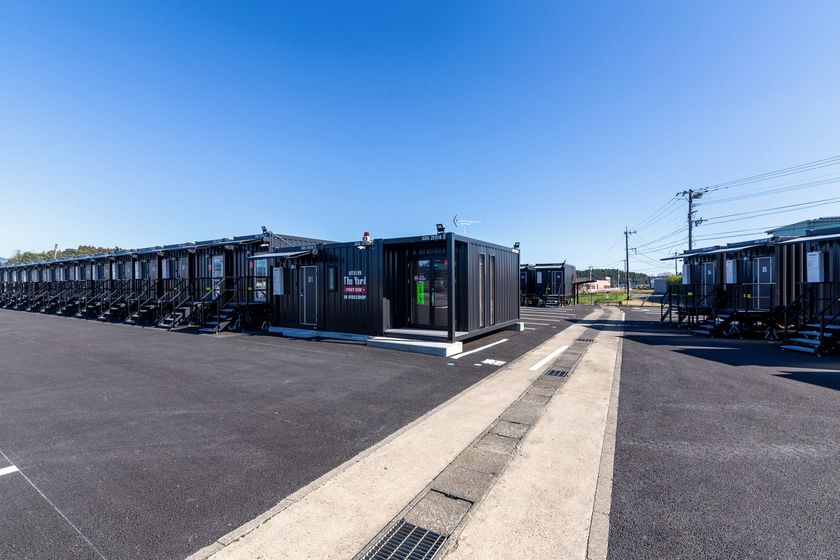 宮崎県小林市にコンテナホテル
「HOTEL R9 The Yard 小林細野」が
2026年2月11日(水)開業予定！