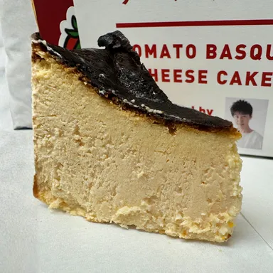 とろけるトマトバスクチーズケーキ断面