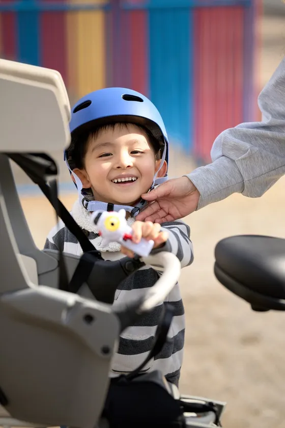 子どもヘルメット着用イメージ