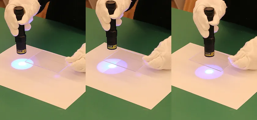 ブラックライトを一般的なアクリル板に照射