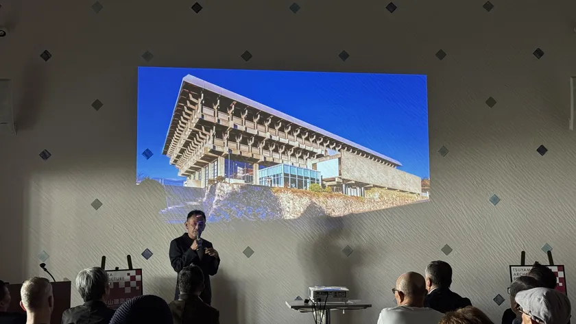 稲葉なおと氏講演(場所:津山文化センター)