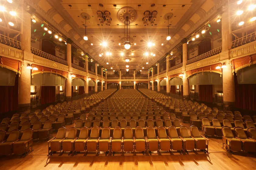 夢の舞台はこちら