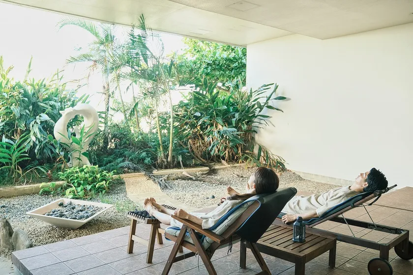 ハーブガーデン横の癒しスポットでアーシング体験