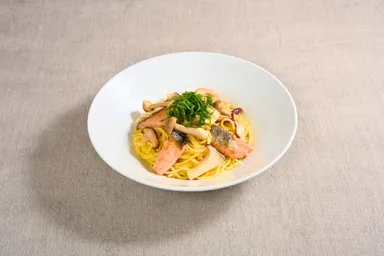 銀鮭ときのこの味噌バターパスタ