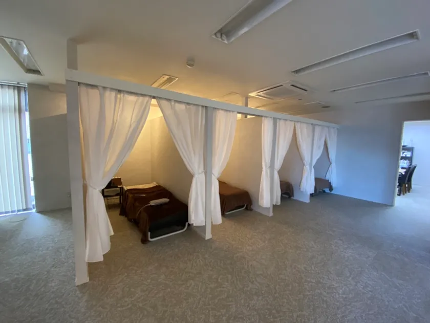 半個室の施術スペース