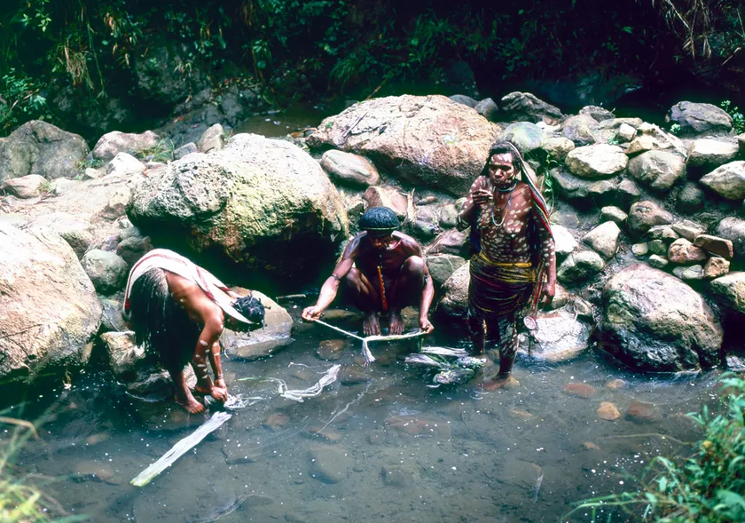 (Photo_10)　ダニ族の塩の池　(インドネシア)　2004年　撮影：片平孝