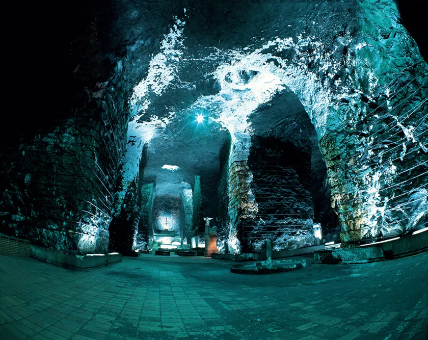 (Photo_13) シパキラ岩塩坑 地下の岩塩教会大ホール (コロンビア) 1985年 撮影:片平孝