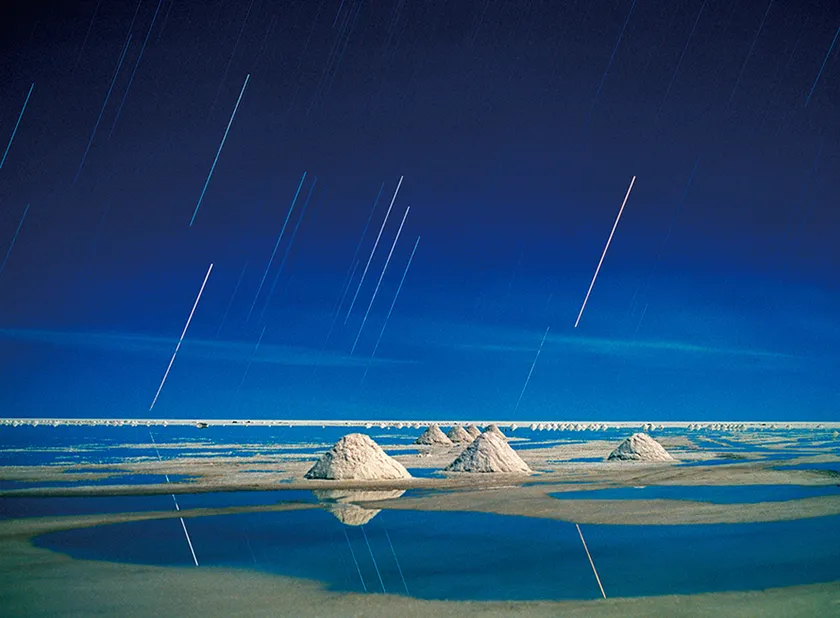 (Photo_16)　月夜のウユニ湖に沈むオリオン座　(ボリビア)　1986年　撮影：片平孝