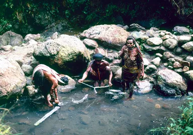 (Photo_10)　ダニ族の塩の池　(インドネシア)　2004年　撮影：片平孝